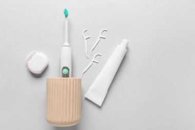 Hafif arkaplanda ağız temizliğine ayarlı