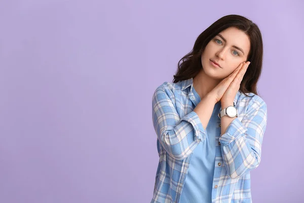 Joven Mujer Muda Sorda Usando Lenguaje Señas Sobre Fondo Color — Foto de Stock