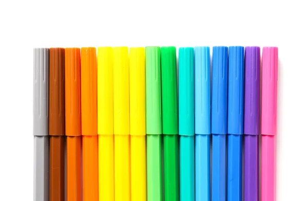 Beyaz Arkaplanda Renkli Keçeli Kalemler — Stok fotoğraf