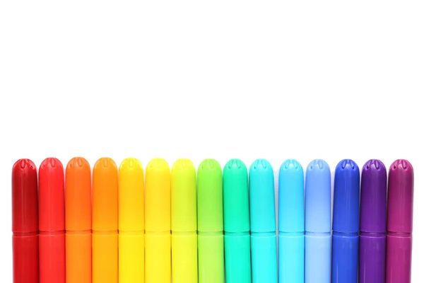 Beyaz Arkaplanda Renkli Keçeli Kalemler — Stok fotoğraf