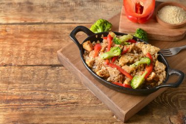 Kızartma tavası ve lezzetli pilav.