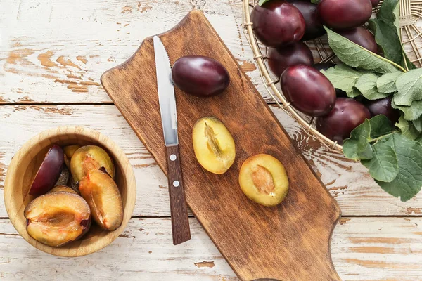 Tasty Sweet Plums White Wooden Background — Stock Photo, Image