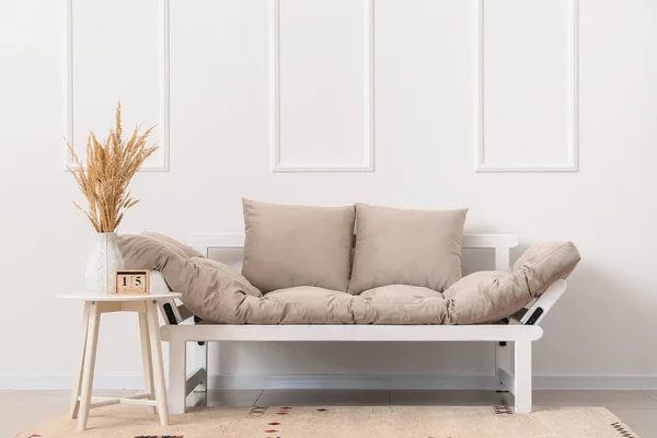 Stylowa Nowoczesna Sofa Pokoju — Zdjęcie stockowe