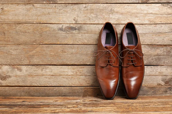 Paar Lederne Männerschuhe Auf Holzgrund — Stockfoto