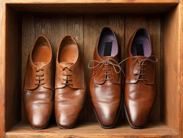 Leather Male Shoes Wooden Box — Stock Photo, Image