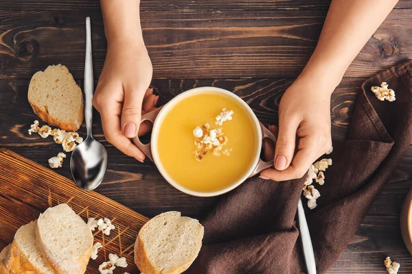 Woman Tasty Popcorn Soup Pot — Stock Photo, Image