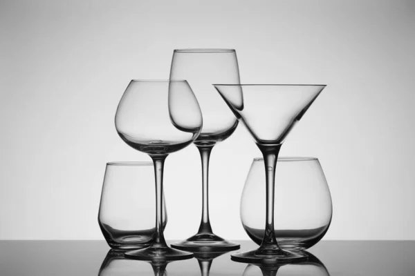 Vasos Vacíos Sobre Fondo Gris — Foto de Stock