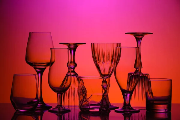 Empty Glasses Color Background — Stock Photo, Image