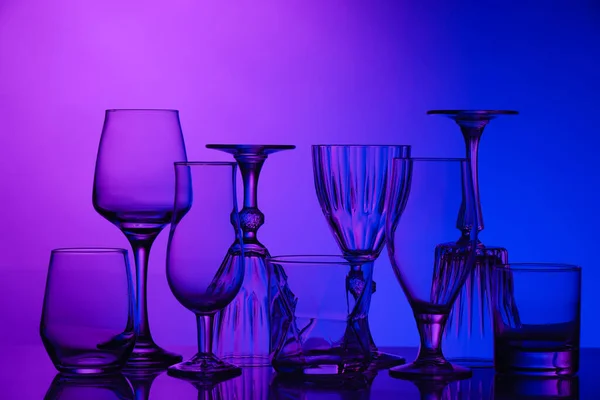 Empty Glasses Color Background — Stock Photo, Image