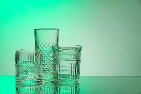 Empty Glasses Color Background — Stock Photo, Image