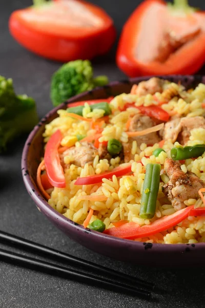 Bowl Tasty Fried Rice Dark Background Closeup — Stock Photo, Image