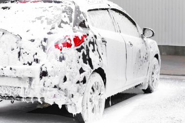 Araba yıkamada modern otomobil