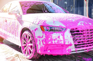 Araba yıkamada modern otomobil