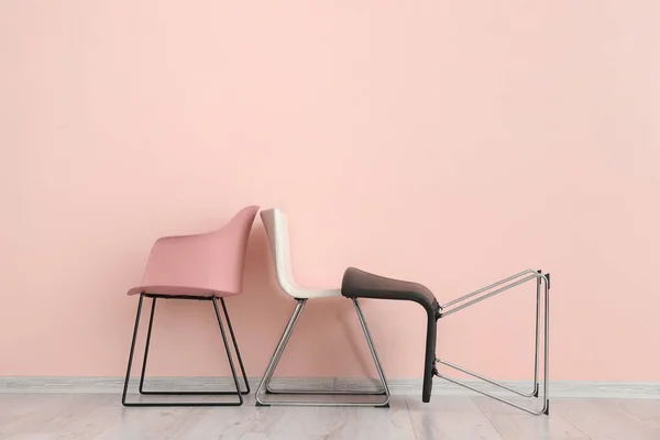 Modern Chairs Color Wall — Stock Photo, Image