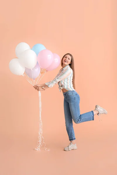 Mladá Žena Balónky Barevném Pozadí — Stock fotografie