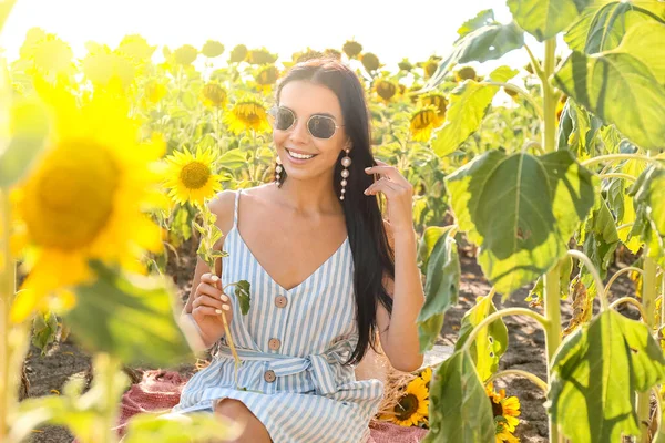 Beautiful Young Woman Sunflower Field — Stock Photo, Image