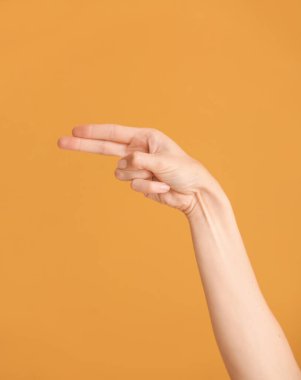 El, arka planda H harfini gösteriyor. İşaret dili alfabesi