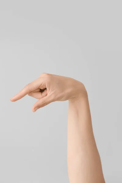 Gri Arkaplanda Harfi Görünüyor Şaret Dili Alfabesi — Stok fotoğraf