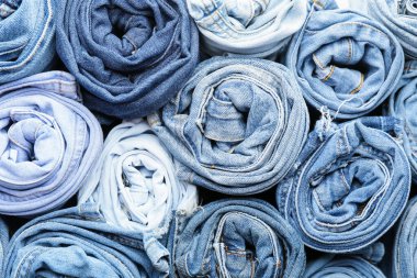 Arka plan olarak birçok şık kot