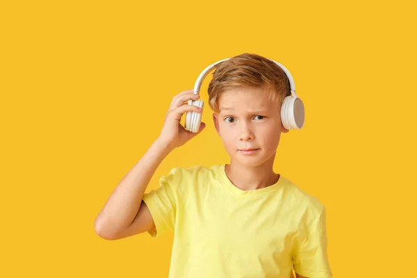 Little Boy Listening Music Color Background — Stock Photo, Image