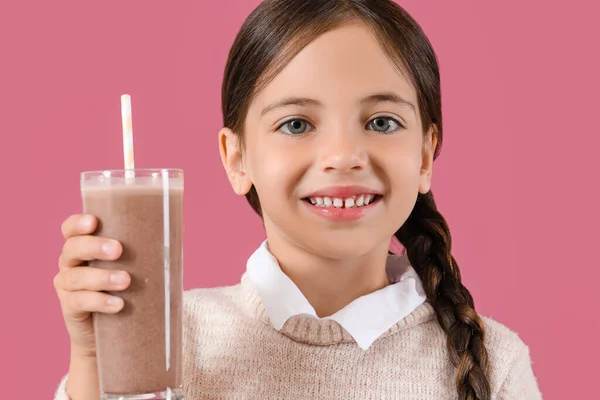 Kislány Ízletes Csokoládé Tej Színes Háttér — Stock Fotó