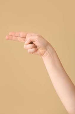 El, arka planda H harfini gösteriyor. İşaret dili alfabesi