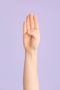 Renk arkaplanda B harfini gösteren el yazısı. İşaret dili alfabesi