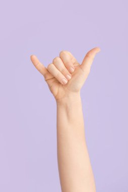 Renk arkaplanında Y harfi gösteriliyor. İşaret dili alfabesi