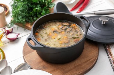 Lezzetli pirinç çorbası.