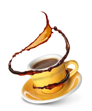 Beyaz arkaplanlı bir fincan sıcak kahve.