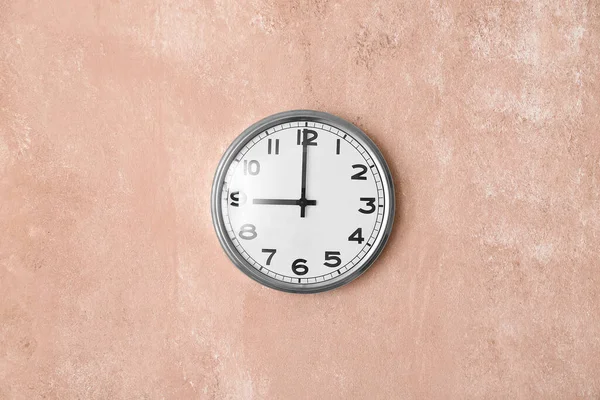 Reloj Moderno Colgando Pared — Foto de Stock