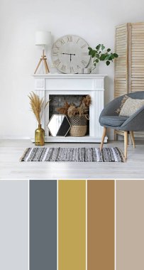 Oturma odasının içinde şık bir şömine. Farklı renk desenleri