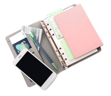 Beyaz arka planda farklı şeylere sahip seyahat organizatörü