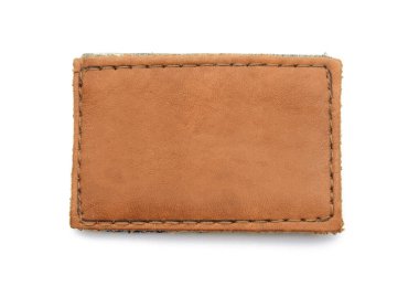 Beyaz arkaplanda kıyafet etiketi