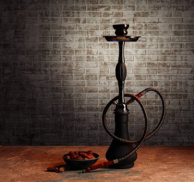 Nargile ve masada tarihler