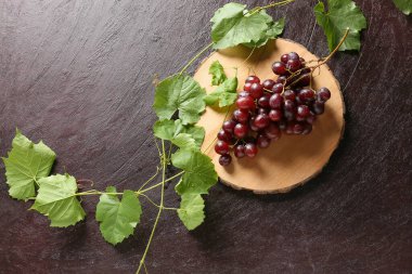 Masada olgun üzümler