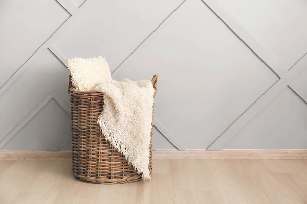 Wicker Basket Plaid Pillow Grey Wall — Stock Photo, Image