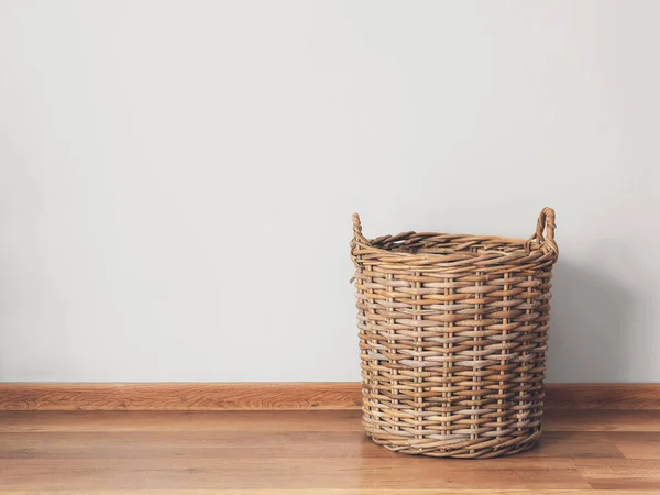 Wicker Basket Floor Light Wall — Stock Photo, Image