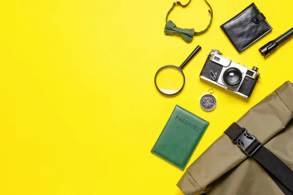 Ensemble Accessoires Voyage Pour Hommes Sur Fond Couleur — Photo