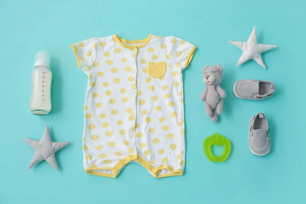 Set Von Baby Accessoires Auf Farbigem Hintergrund — Stockfoto