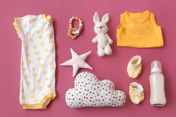 Set Von Baby Accessoires Auf Farbigem Hintergrund — Stockfoto