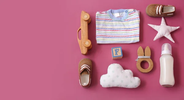 Conjunto Accesorios Para Bebés Sobre Fondo Color — Foto de Stock