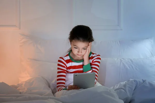 Little Girl Suffering Sleep Disorder Tablet Computer Bedroom — Stock Photo, Image