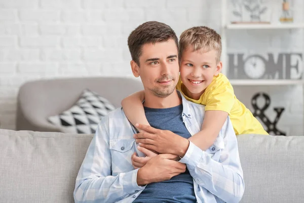 Happy Father Son Hugging Quarrel Home — Stock Photo, Image