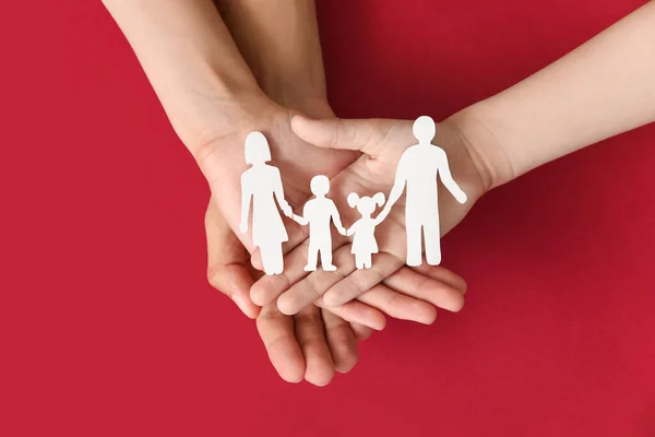 Manos Familia Con Figuras Humanas Sobre Fondo Color — Foto de Stock