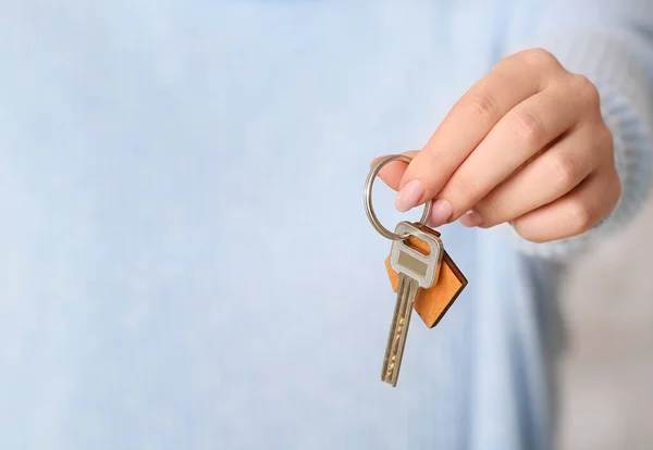 Woman Key House Closeup — Stock Photo, Image