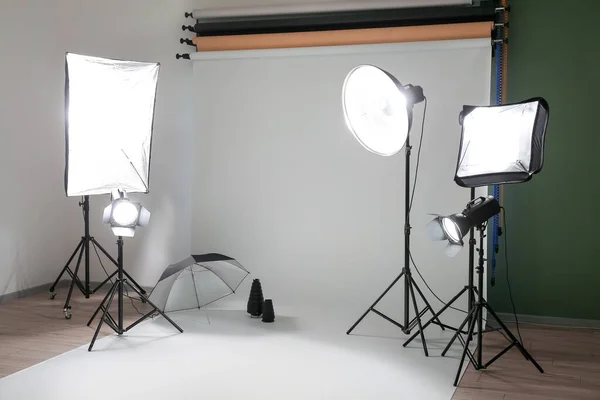Équipement Éclairage Lumineux Dans Studio Photo Moderne — Photo