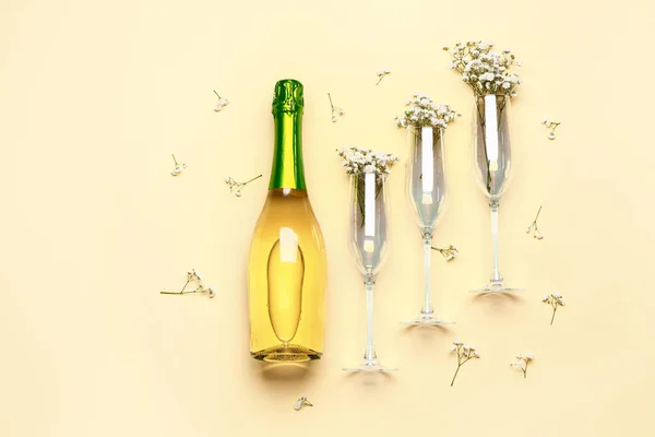 Bottle Champagne Glasses Flowers Color Background — Stock Photo, Image