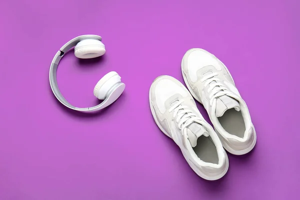 Sportive Shoes Headphones Color Background — Stock Photo, Image