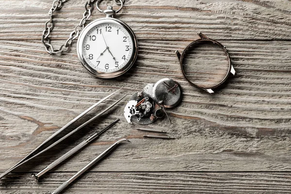 Horloge Gereedschap Voor Reparatie Houten Ondergrond — Stockfoto